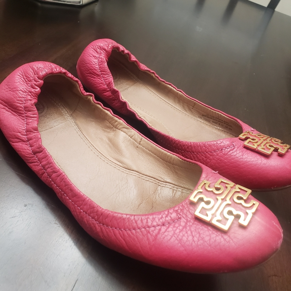 Tory Burch worn slip on shoe. In almost perfect condition. Size 8